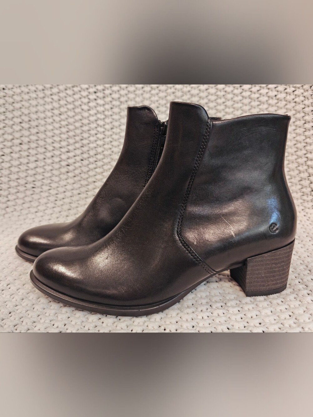 ECCO Women's Shape 35 Black Leather Classic Zip Ankle Boots - NWOB - Sz 36